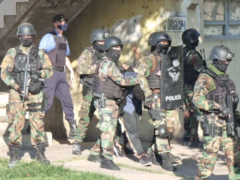 Joven atrincherado fue rescatado por el Grupo Especial y trasladado al hospital