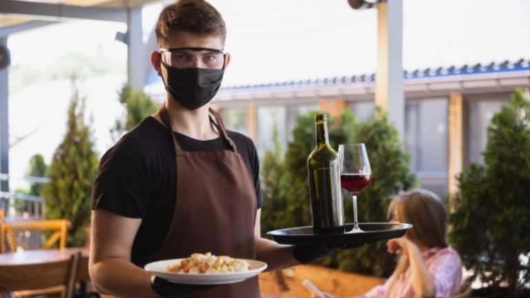 Empleo formal: 4.000 beneficiarios de planes sociales trabajarán en el sector gastronómico