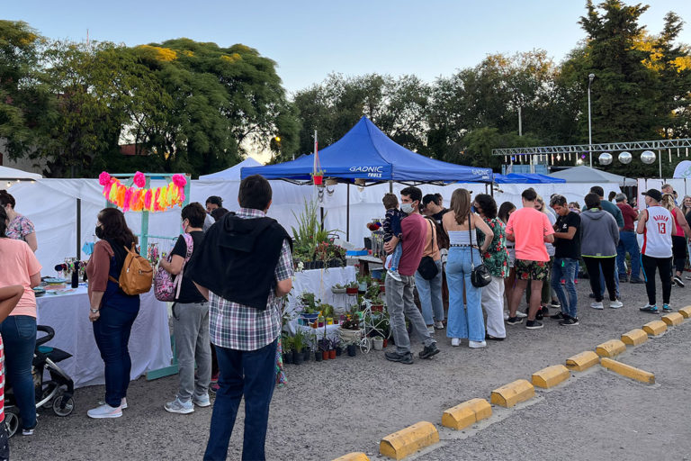 Exitosa “Feria de Verano” en el playón del ferrocarril