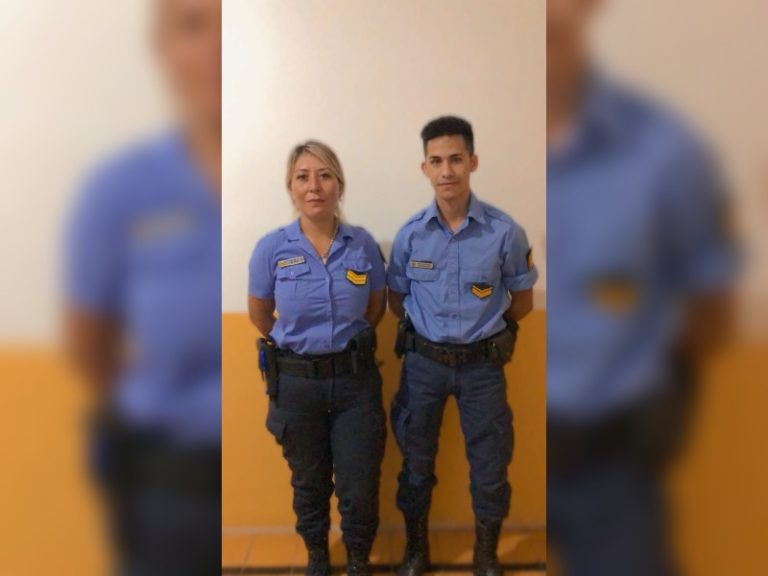 Héroes: dos policías de Trenel rescataron a un hombre que amenazaba con suicidarse