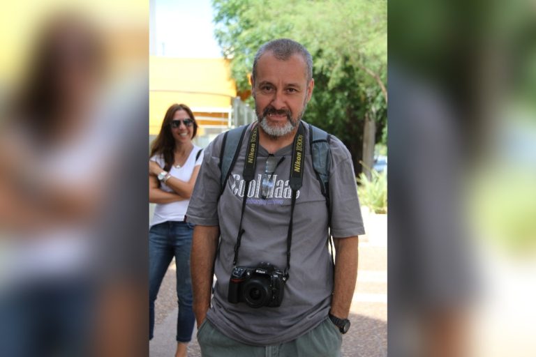 Una fotografía de Esteban “Chile” Silva fue elegida como portada de la revista Plano Mar del Plata Sur 2022