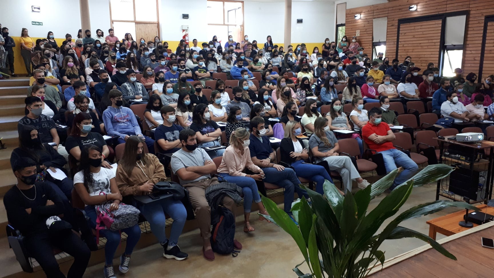 Más de 200 estudiantes comenzaron el curso de ingreso en la Facultad de Veterinarias