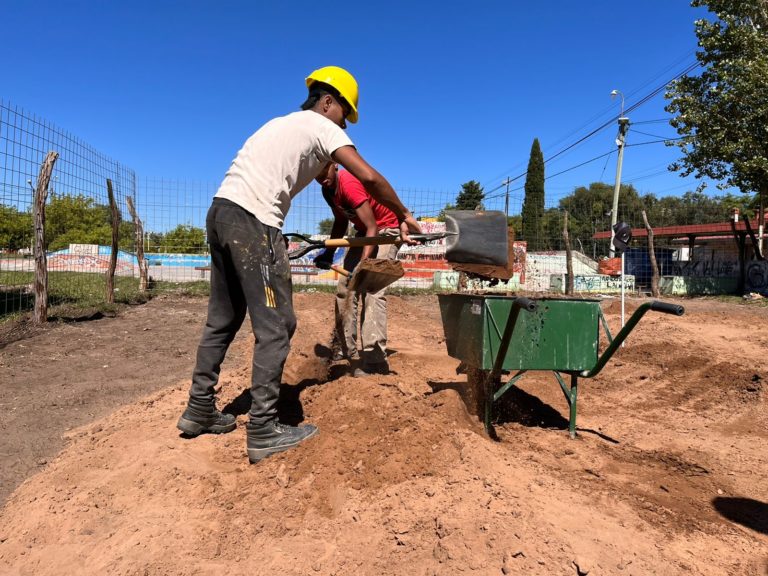 Empezaron a construir la nueva pista de skate en el predio del Paseo Ferroviario