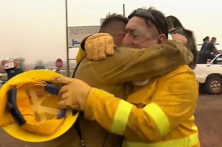 “Sacamos a dos chiquitos como pudimos”: las lágrimas de los bomberos voluntarios en Corrientes