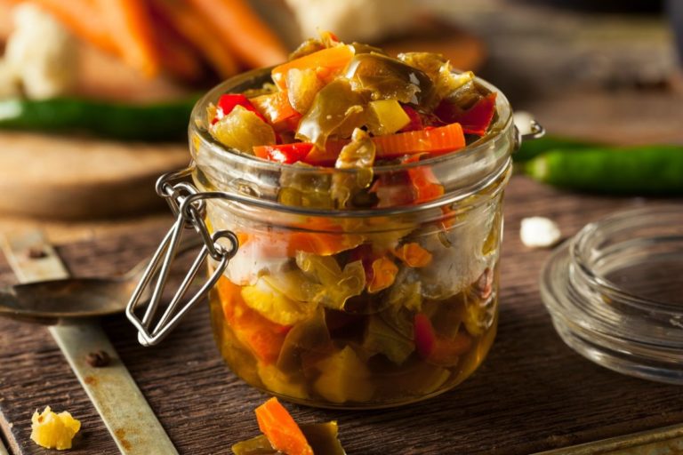 Por riesgo de botulismo, piden evitar el consumo de una marca de escabeche en La Pampa