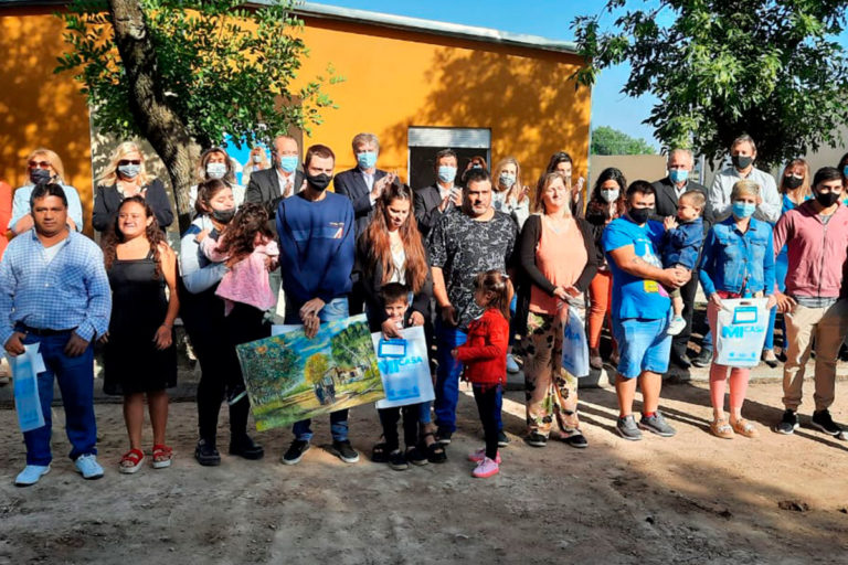“Vengo a ratificar la decisión política de seguir construyendo viviendas”, afirmó Ziliotto en Arata