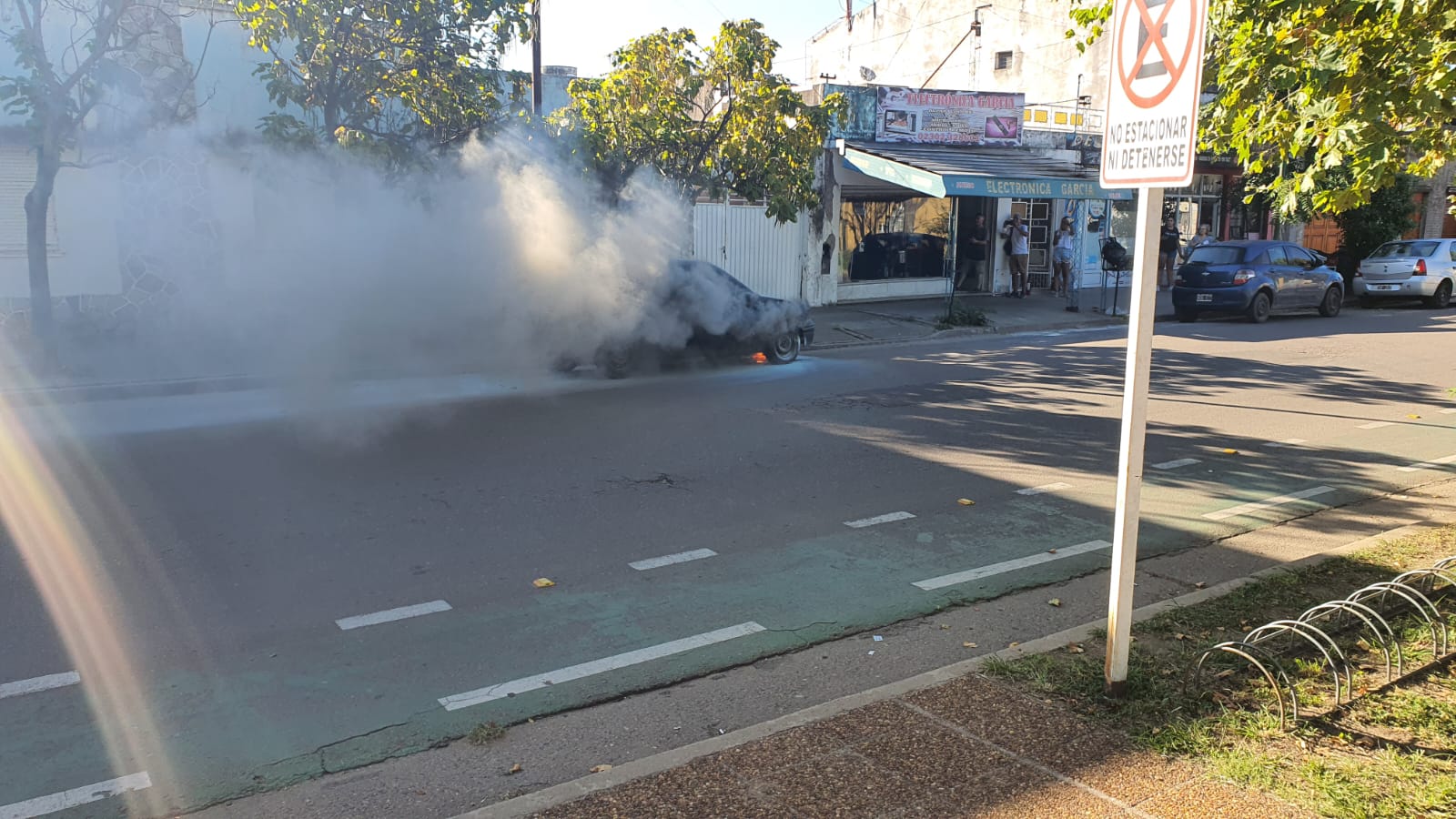 Se prendió fuego un auto a metros del centro piquense 3 0f0d85ba 867e 4138 9678 b441a31fac35