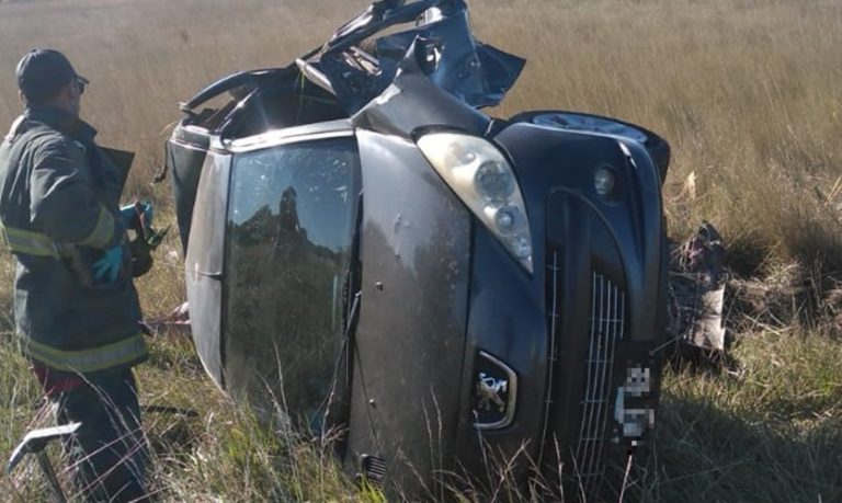 Un hombre de 60 años oriundo de Río Negro murió en un vuelco en Ruta 152 en cercanías del puesto caminero Padre Buodo
