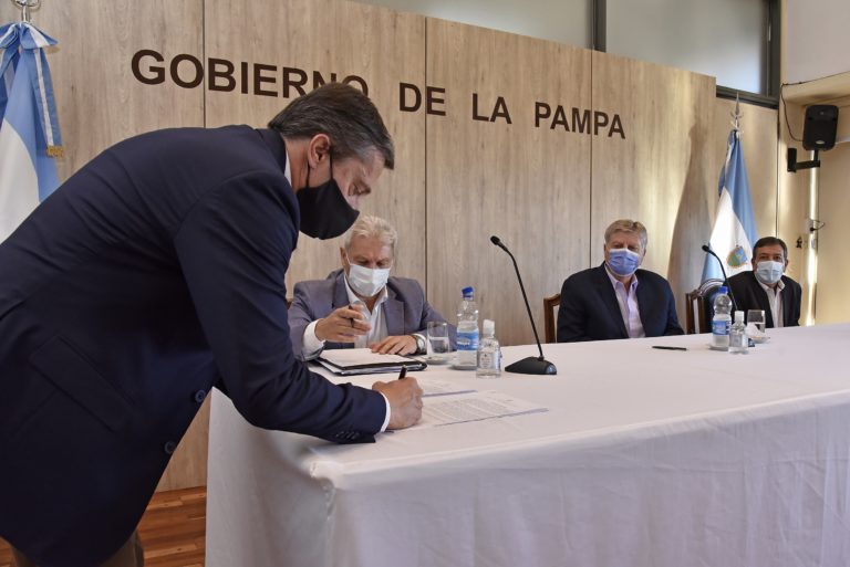 Provincia invertirá más de $196 millones en viviendas de servicio y del Plan Mi casa