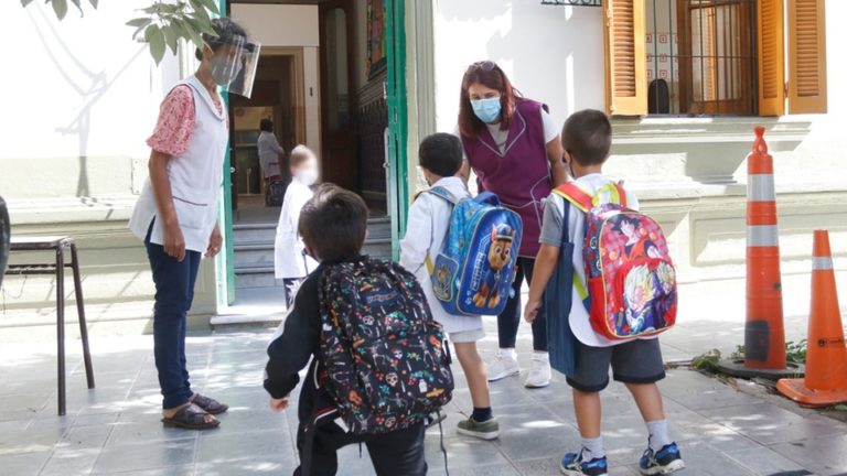 Cerca de 100 mil estudiantes pampeanos comienzan las clases con “presencialidad plena”