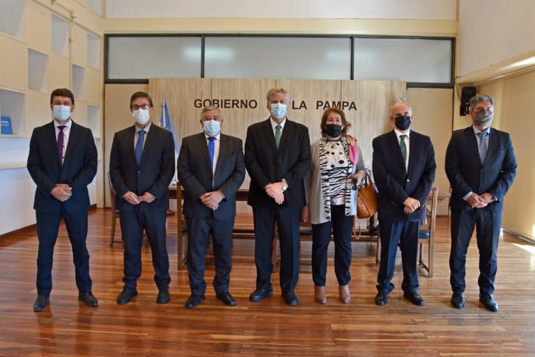 El gobernador Ziliotto se reunió con miembros del STJ