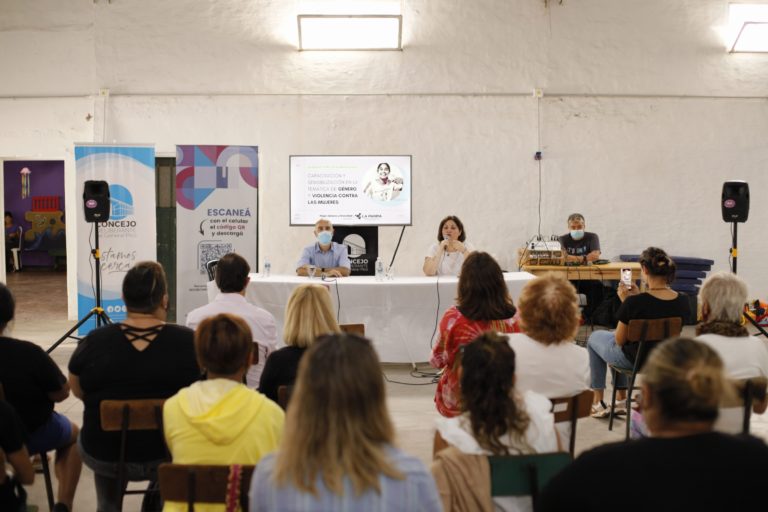Se realizó jornada de abordaje de violencia de género en barrio San Etelvino: “Es necesario continuar capacitando y sumando a todos los sectores”