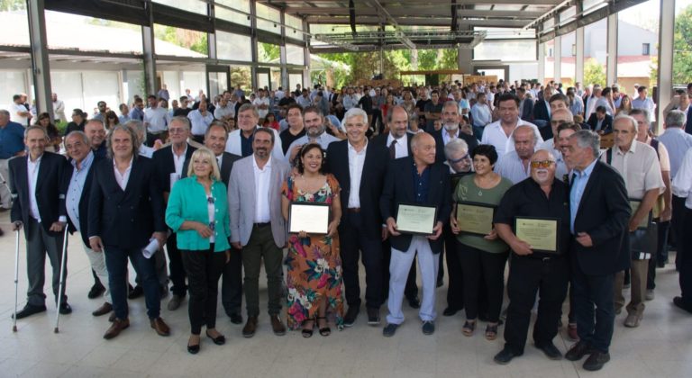 Nuevo encuentro del Consejo Federal Agropecuario: Bodeguero pampeano recibió un reconocimiento por su trayectoria