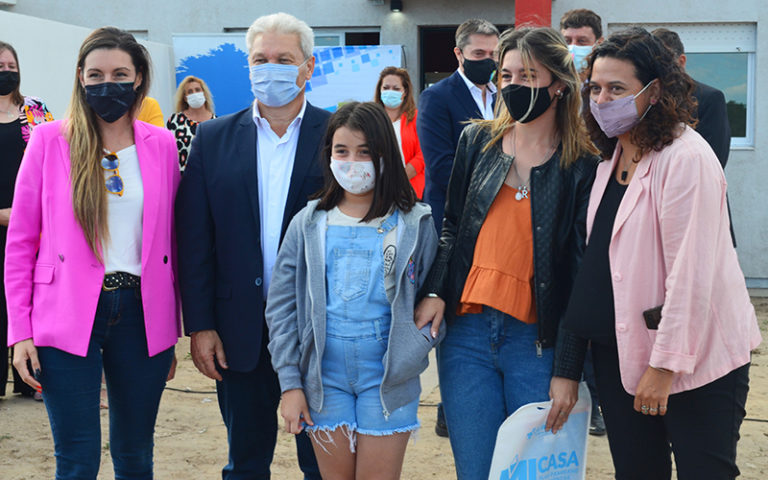 Seis familias de San Martín recibieron sus viviendas del plan “Mi Casa”