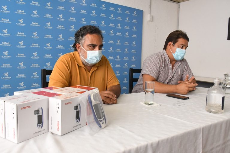 Salud continúa entregando espirómetros a Hospitales de distintas localidades pampeanas