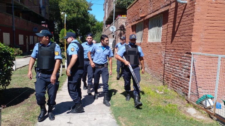 Violenta pelea en el Barrio Malvinas: dos jóvenes terminaron hospitalizados tras agredirse con un arma blanca y un ladrillo