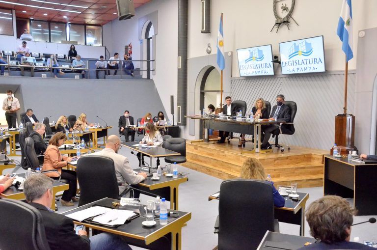 Diputados reconocieron a los brigadistas pampeanos que actuaron en los incendios de Corrientes y aprobaron otros dos proyectos