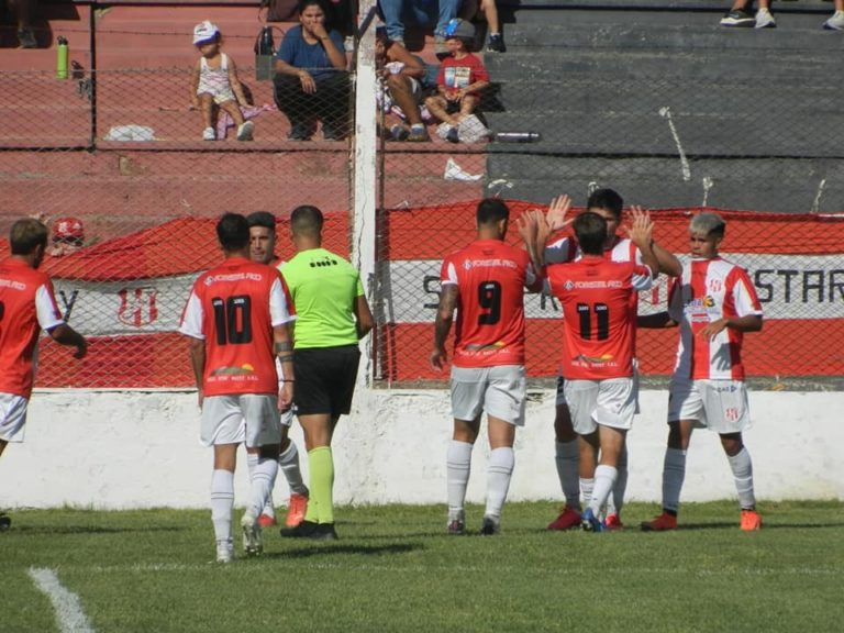 Costa Brava se trajo un empate valioso de Santa Rosa y Rácing se quedó con el clásico de Castex