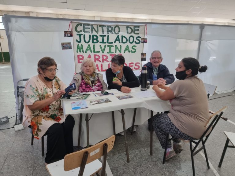 Jubiladas del barrio Malvinas y Talleres denuncian un grave hecho: “Un día vinimos y un hombre nos había cambiado la cerradura, hace un año que no tenemos nuestro espacio”