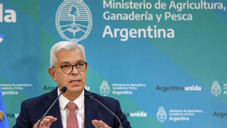 Julián Domínguez defendió el aumento de retenciones y explicó el objetivo del fondo estabilizador del trigo