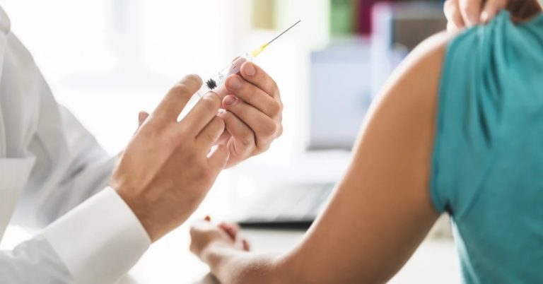Adelantan la campaña de vacunación antigripal en el país por un “aumento inusitado” de casos: Comenzará el 25 de marzo