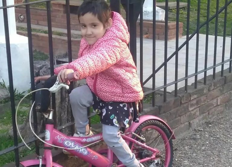 La felicidad de Juanita: hallaron un donante y recibirá el trasplante de médula ósea que necesita para vivir