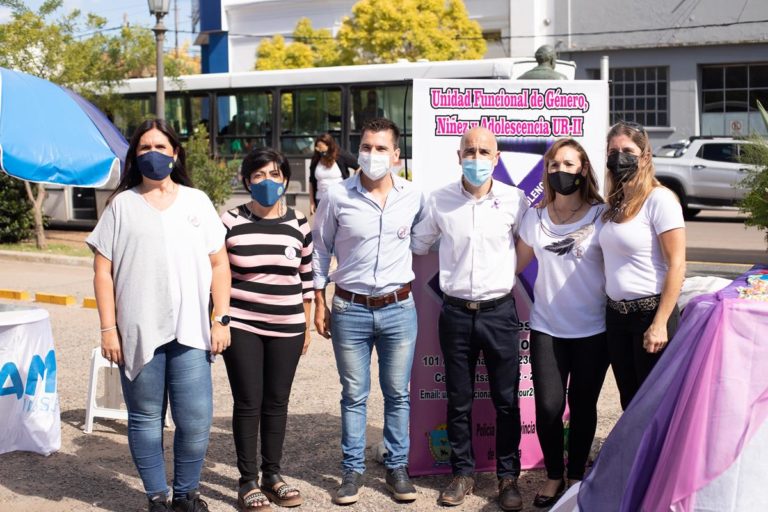 Diversos organismos presentes en la Feria por el Día de la Mujer