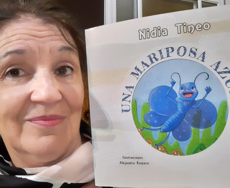 La autora piquense, Nidia Tineo, presentó su nuevo libro “Una Mariposa Azul”