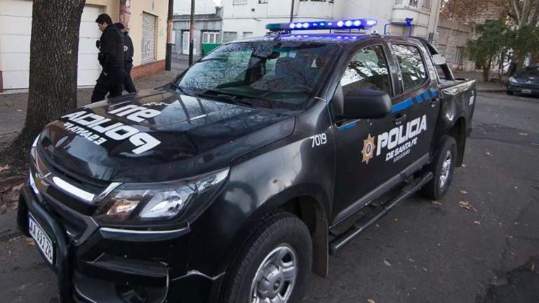 Insólito en Rosario: una familia víctima de un robo está detenida, fueron denunciados por los delincuentes por malos tratos