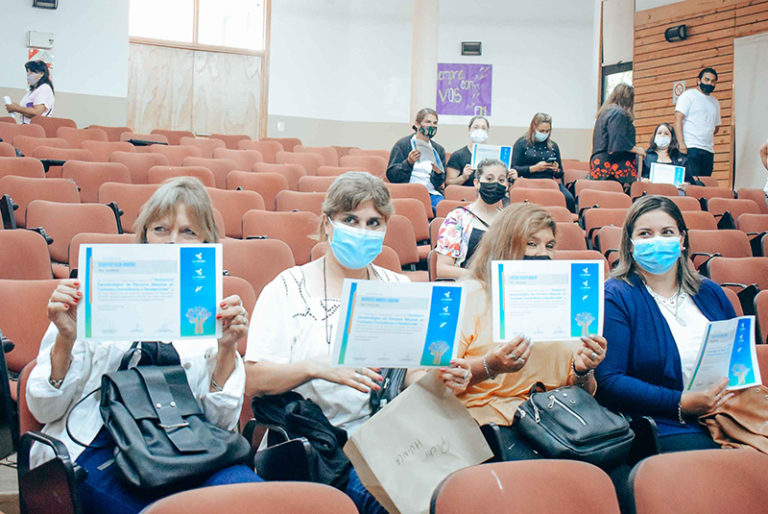 Setenta personas recibieron su certificado del curso de formación de asistentes gerontológicos en General Pico