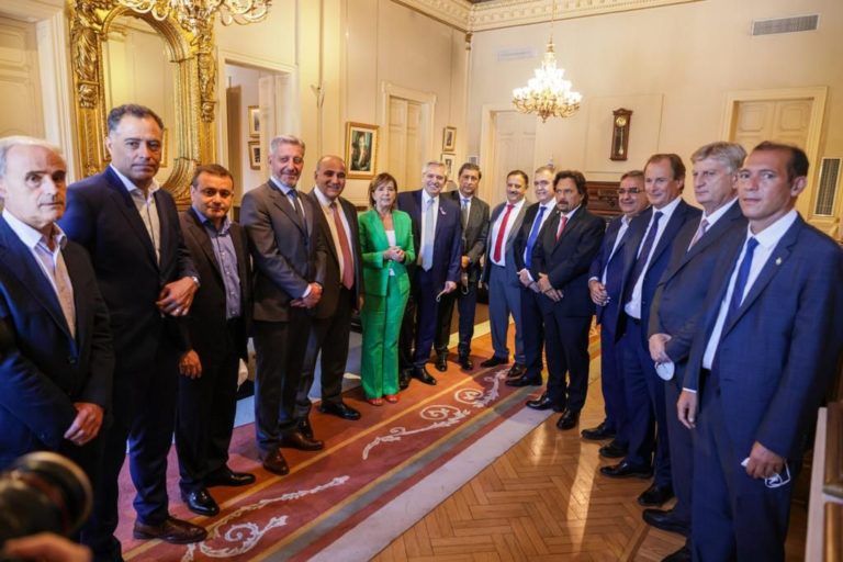 El Presidente dialogó con Ziliotto y otros  Gobernadores que presentan su visión sobre el entendimiento con el FMI en el Congreso