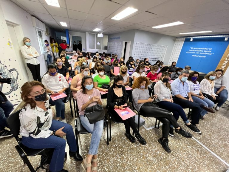 Más de 75 personas participaron de la jornada de emprendedoras denominada “Mujeres en Red”