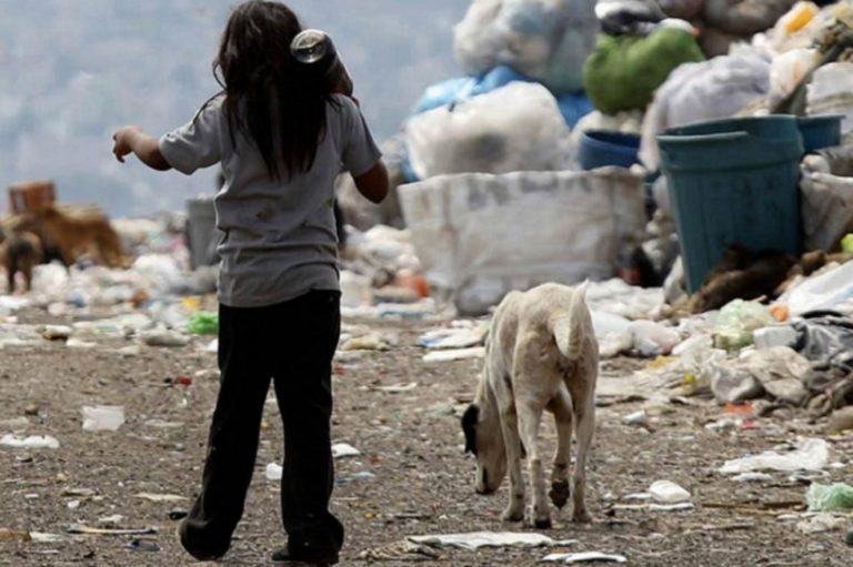 En 2021 la pobreza llegó al 37,3% de la población y afectó a 17,4 millones de argentinos