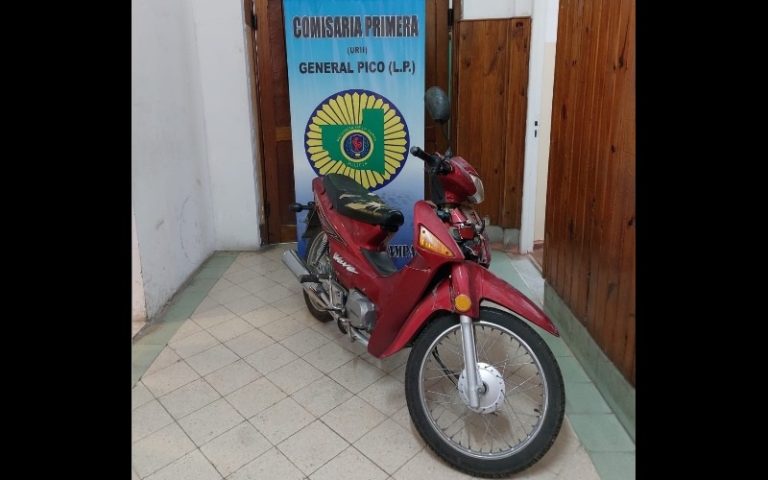 La Policía recuperó la moto que robaron a metros de Comisaría Primera: “Se han movido muy rápido, nos atendieron muy bien en todo momento”