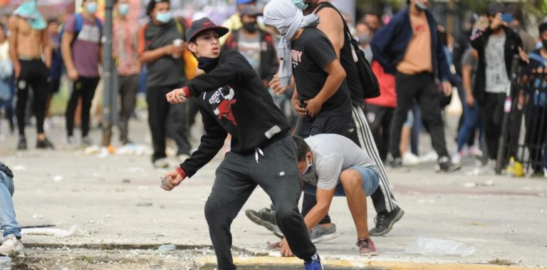 El Gobierno le sacó el plan social a uno de los detenidos por los incidentes en el Congreso