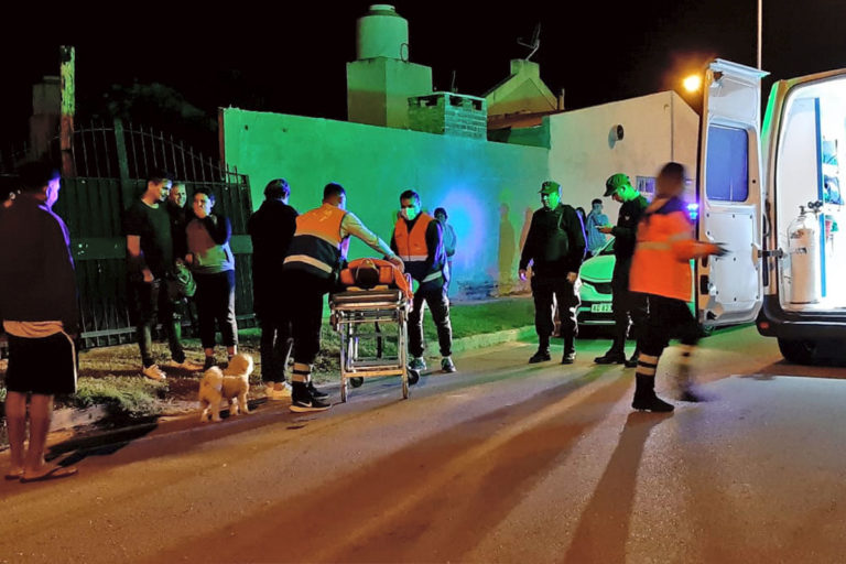 Un nene de 4 años lesionado al caerse un portón que al cerrarlo se salió de su guía