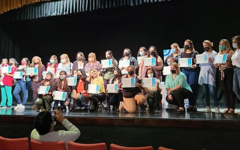 Entregaron certificados a los 679 egresados del curso de Asistente Gerontológico