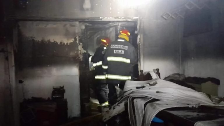 Incendiaron la casa de una cocinera acusada de abusar de un nene en un jardín de infantes en Mar del Plata