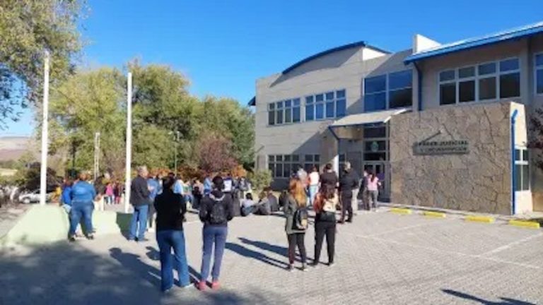 Policía detenido por secuestrar y abusar de una niña en Chos Malal
