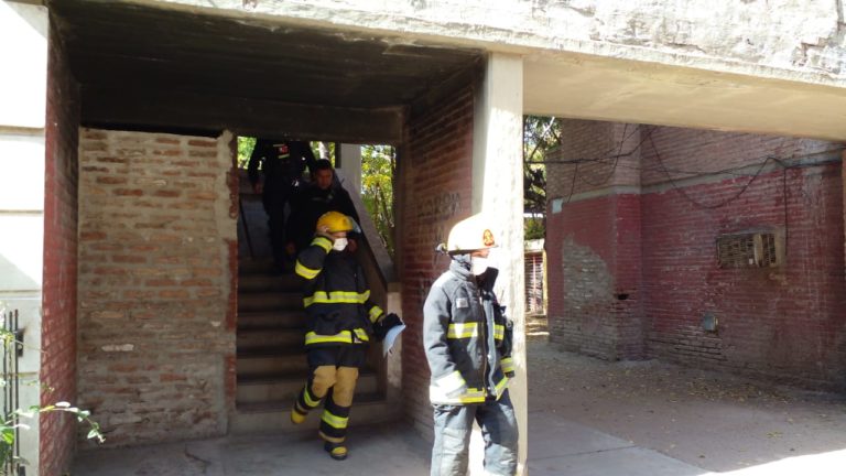 Explotó un calefactor en un departamento de barrio Malvinas y el propietario sufrió quemaduras en una de sus piernas