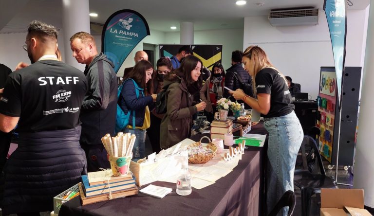 Gran cantidad de jóvenes disfrutan de la “Fan Expo Pampeana” en Medasur