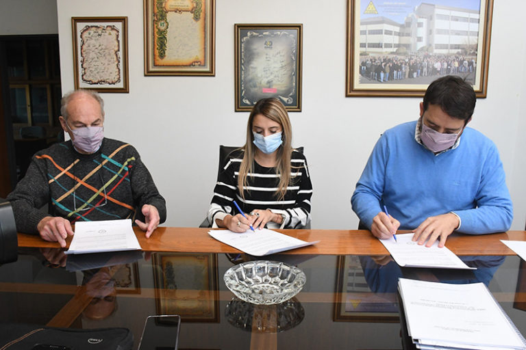 Firmaron el contrato para la reparación integral de la Ruta Provincial 20