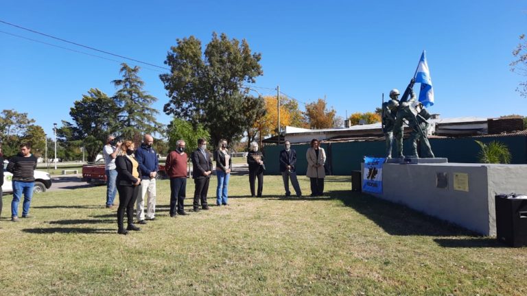 El Poder Judicial descubrió una placa en Metileo por los 40 años de Malvinas