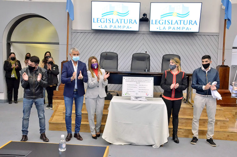 Emotivo acto homenaje a empleados de la Cámara de Diputados que fallecieron por COVID-19