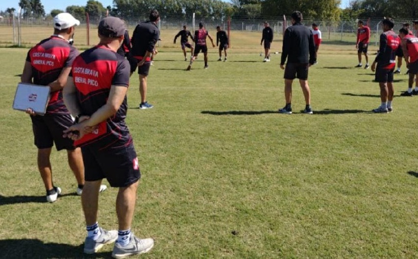 En un amistoso de pretemporada, Costa Brava le ganó a Ferro en el country Arco Iris