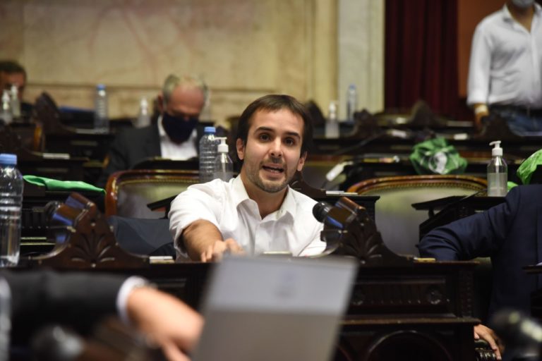 Maquieyra: “Con estos niveles de indigencia deberían ocuparse de generar empleo en vez de fomentar los planes sociales”