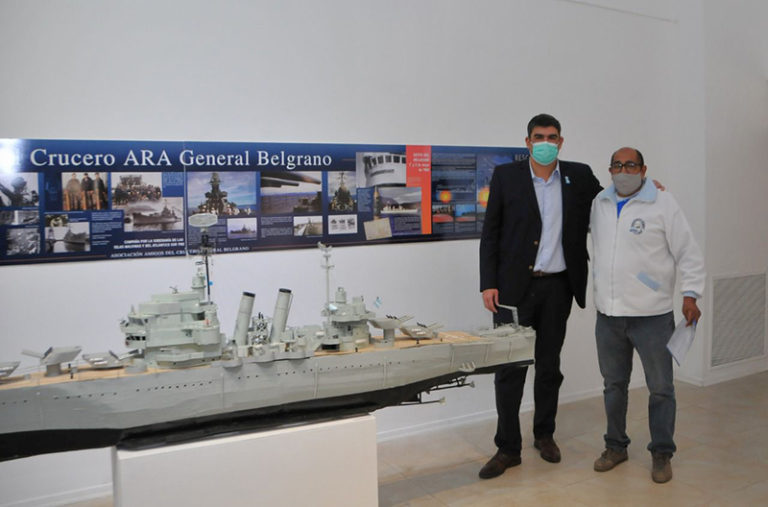 Bensusán recorrió la muestra “Memoria: a 40 años de Malvinas” junto al presidente del Centro de Veteranos de Guerra de La Pampa