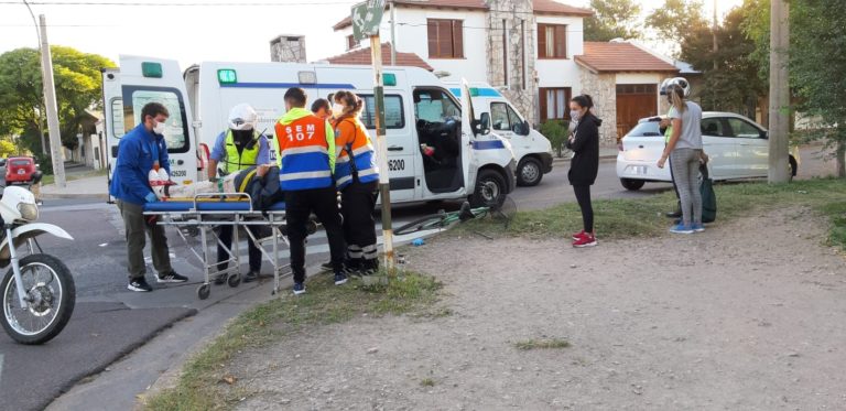 Choque entre un auto y una bicicleta en calle 17 y 104: Una persona de 60 años fue hospitalizada