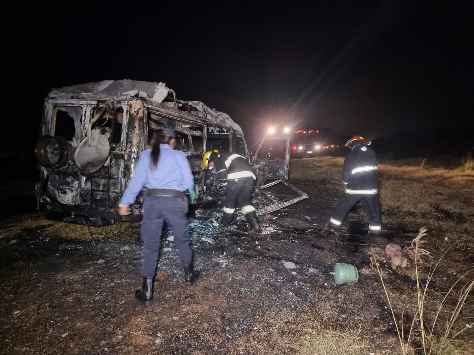 Se incendió una traffic y fue devorada completamente por el fuego en Ruta 101 a unos 5 kilómetros de General Pico 6 WhatsApp Image 2022 04 08 at 8.42.08 PM