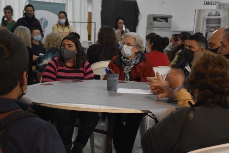 Destacan la gran participación de la ciudadanía en el “Gabinete Abierto” en los barrios Pacífico y Carlos Berg
